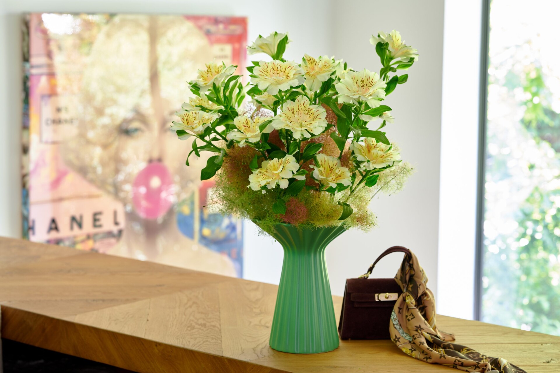Sfeerfoto van Alstroemeria Fashionista® Couture. Een sublieme witte snij-Alstroemeria met sterke stelen en een werkelijk unieke uitstraling.