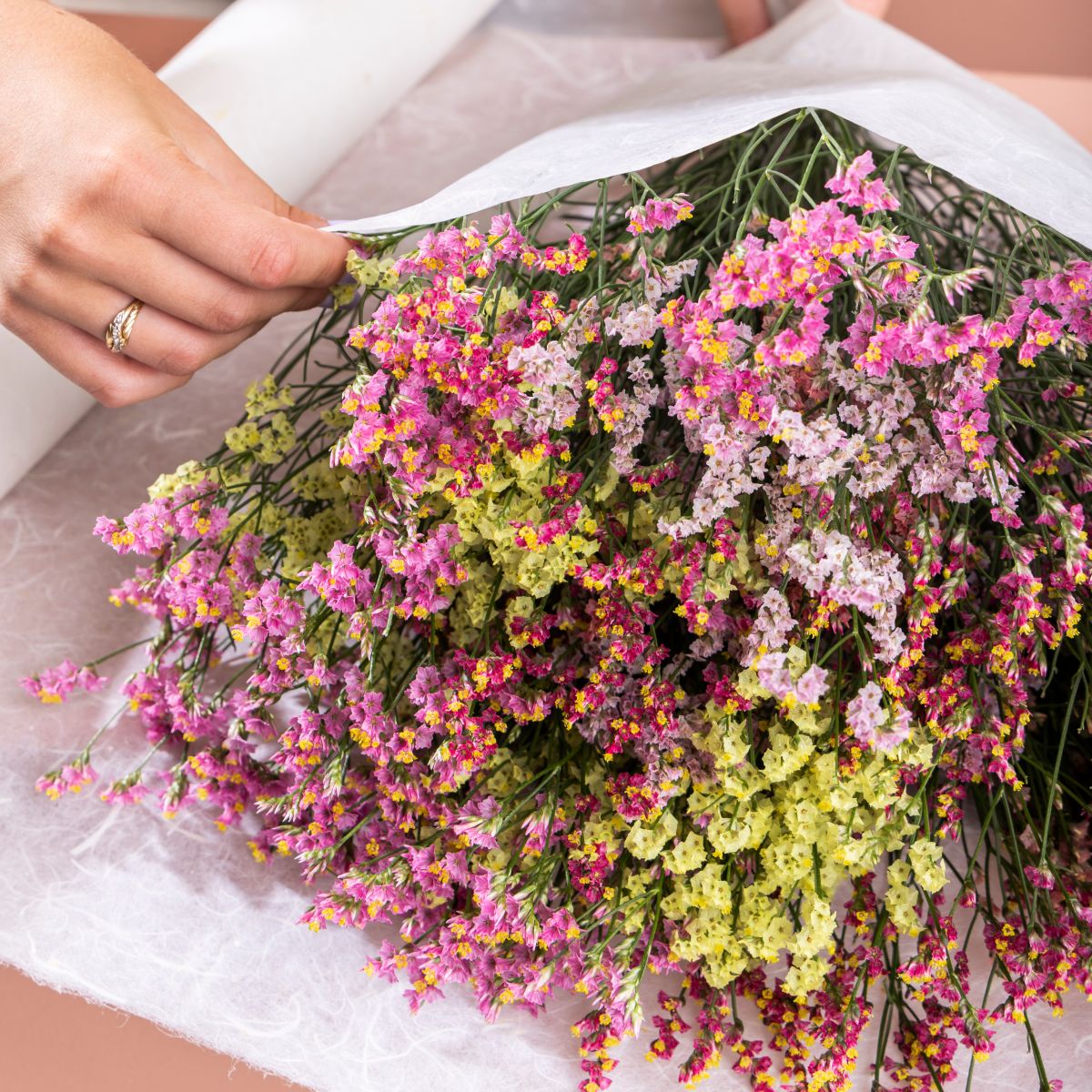 HilverdaFlorist_Lifestyle_Limonium sinensis_mix